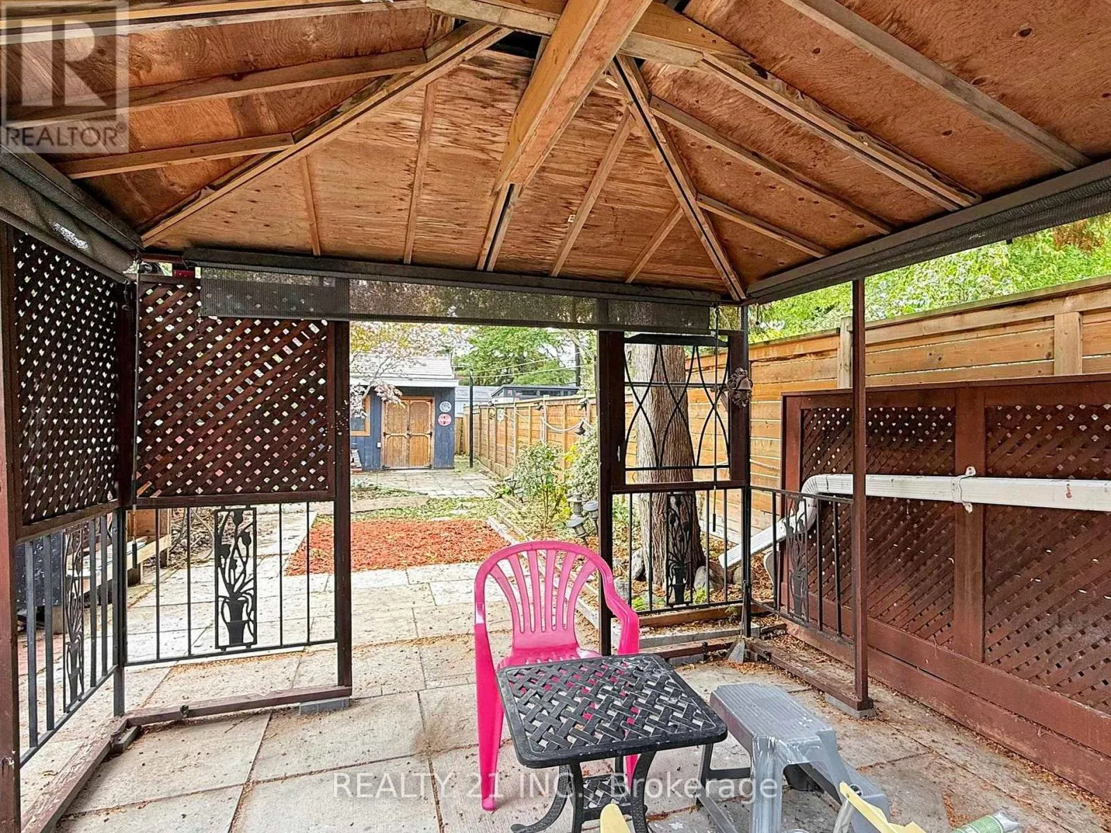 92 KING EDWARD AVE AVENUE