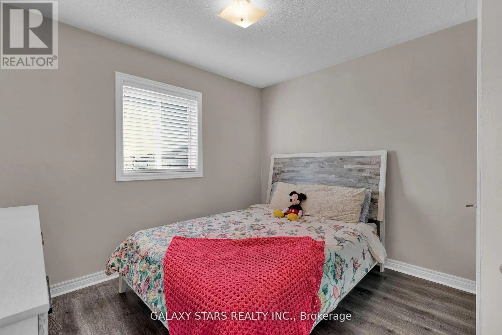 74 NORTHGROVE CRESCENT