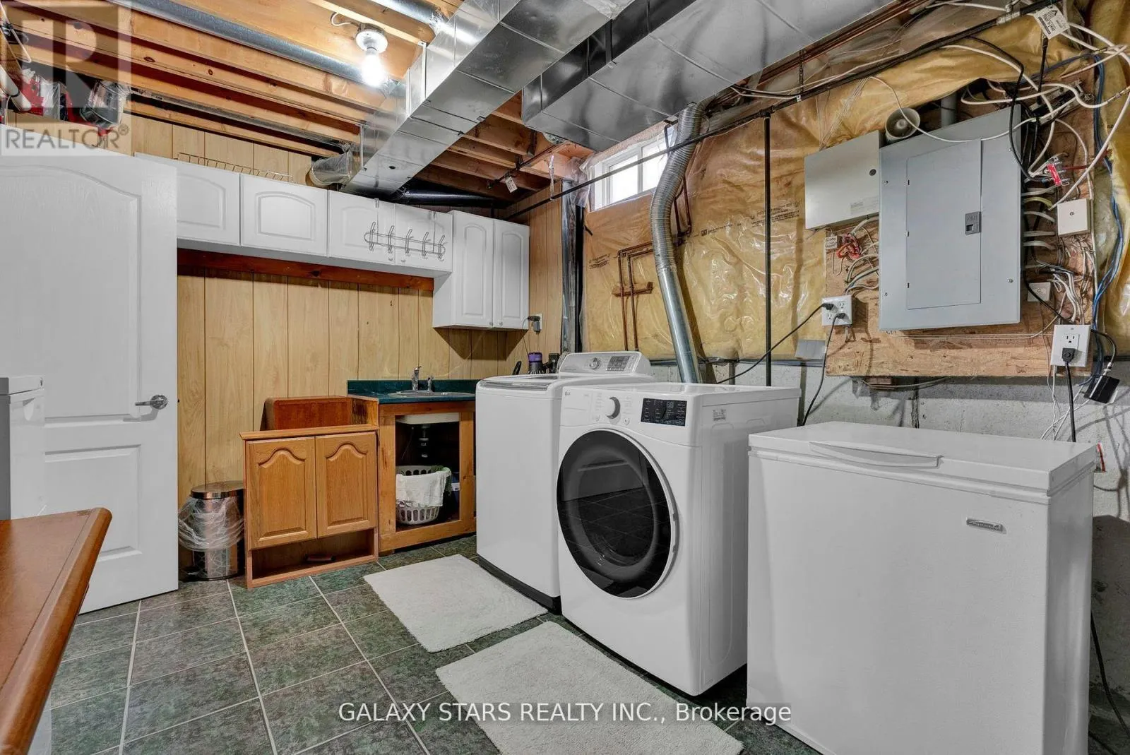 74 NORTHGROVE CRESCENT