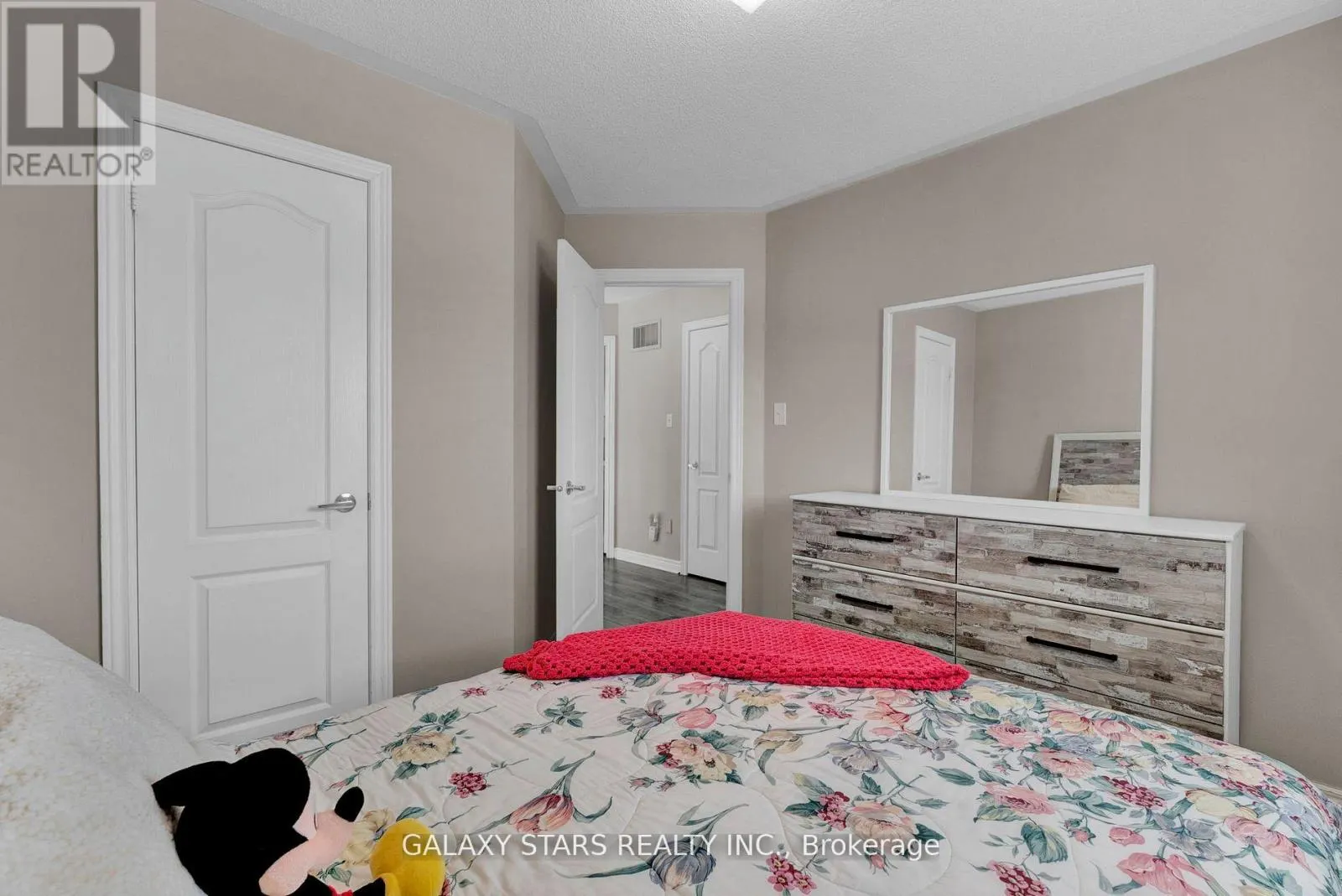 74 NORTHGROVE CRESCENT