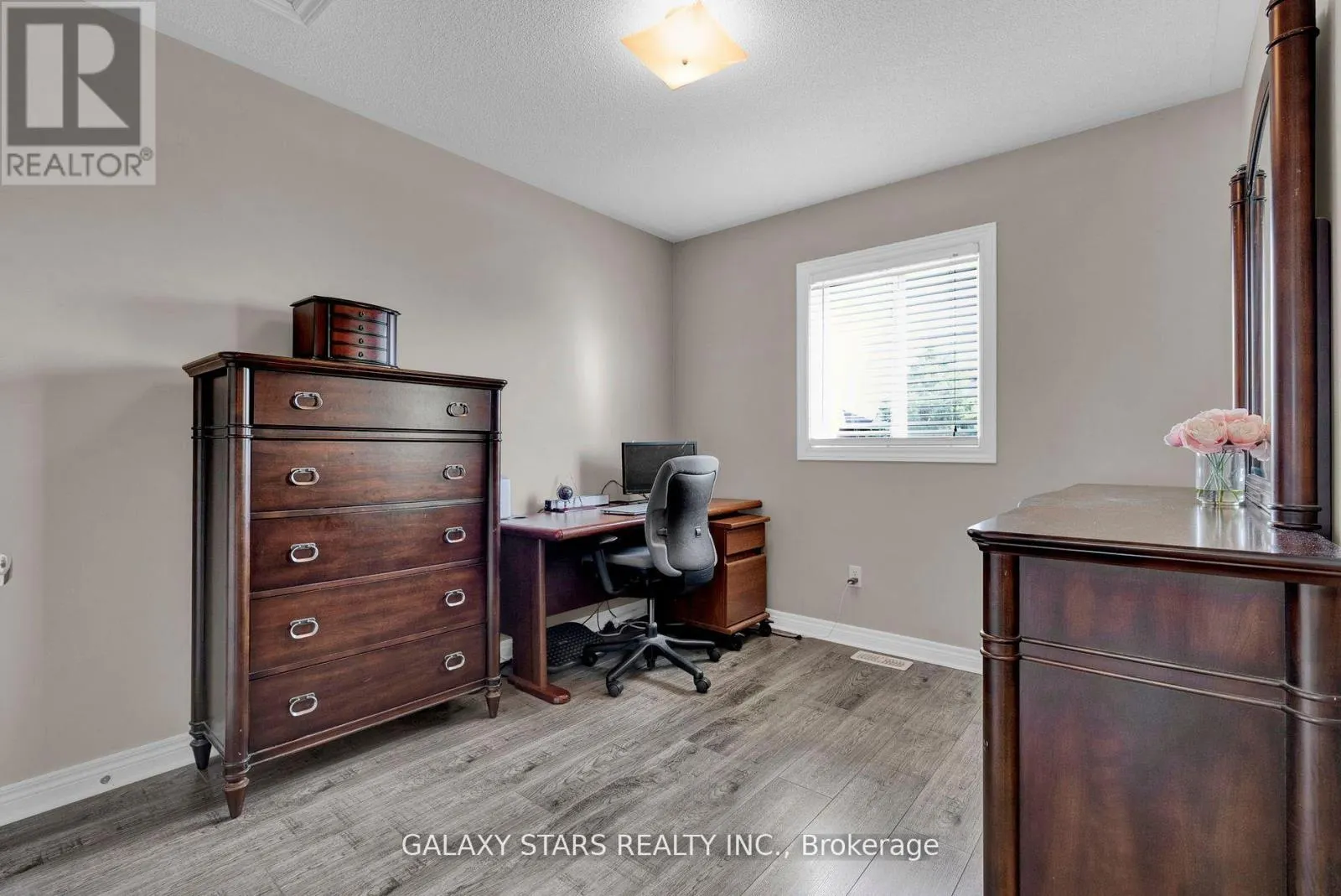 74 NORTHGROVE CRESCENT