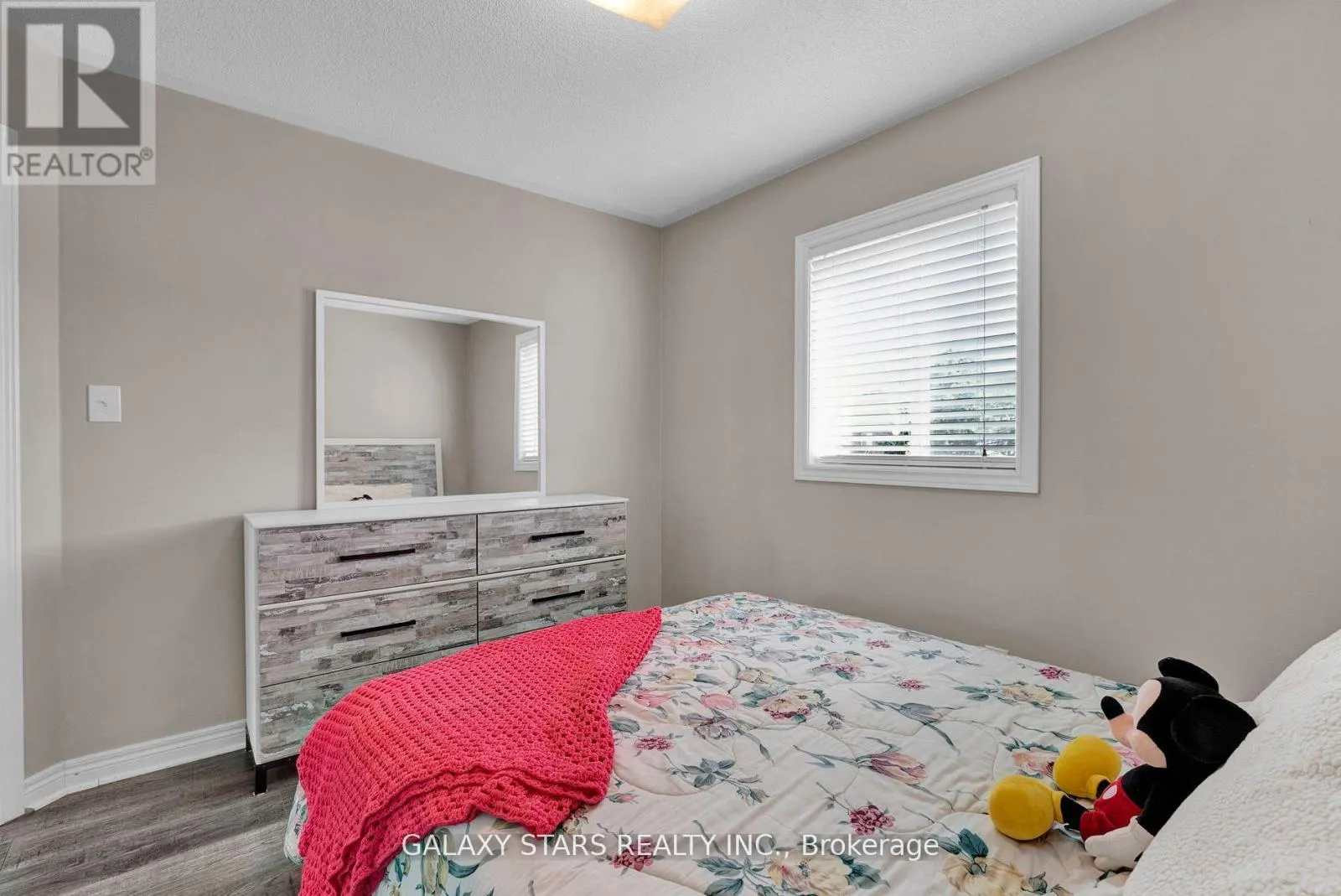 74 NORTHGROVE CRESCENT