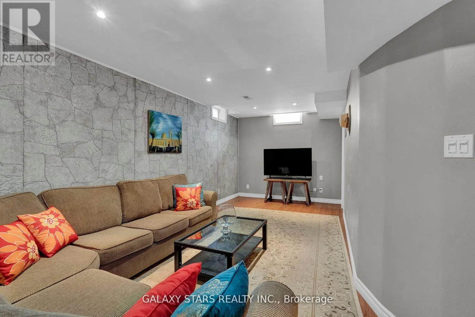 74 NORTHGROVE CRESCENT