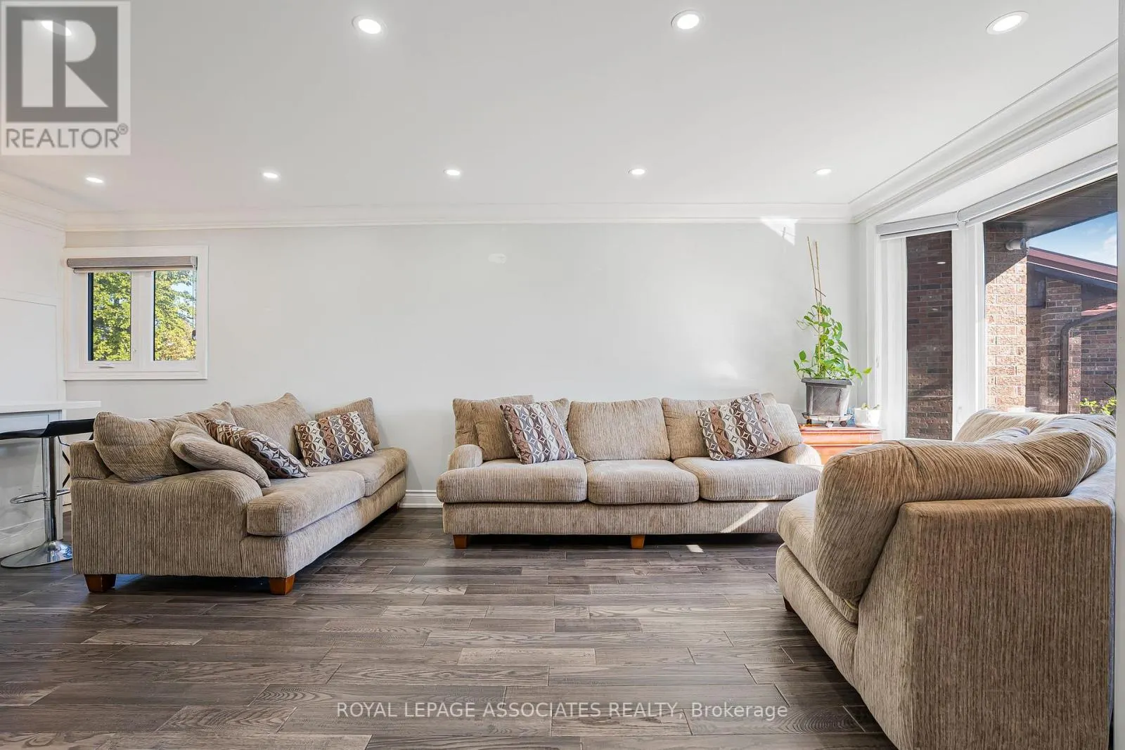 95 CARISBROOKE SQUARE