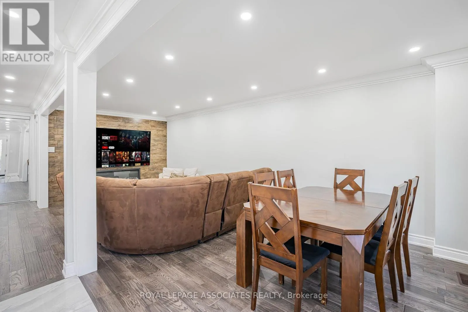 95 CARISBROOKE SQUARE