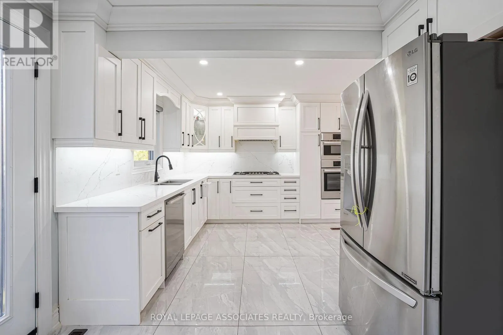 95 CARISBROOKE SQUARE