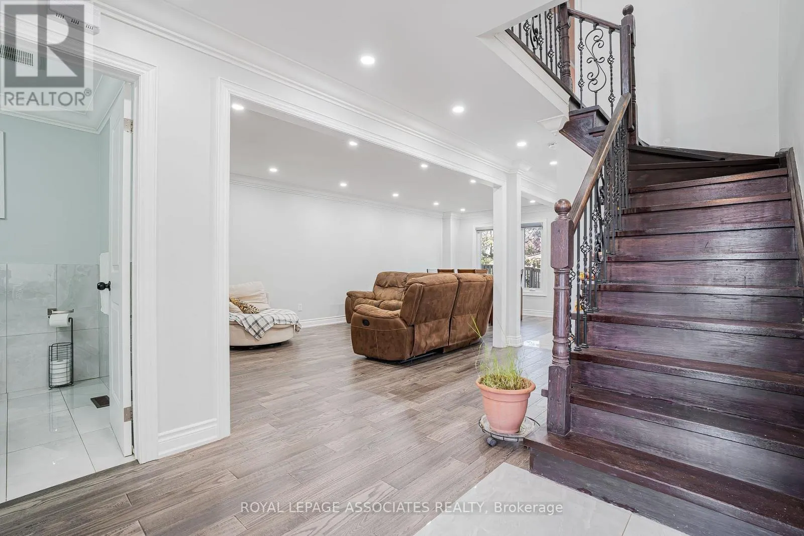 95 CARISBROOKE SQUARE