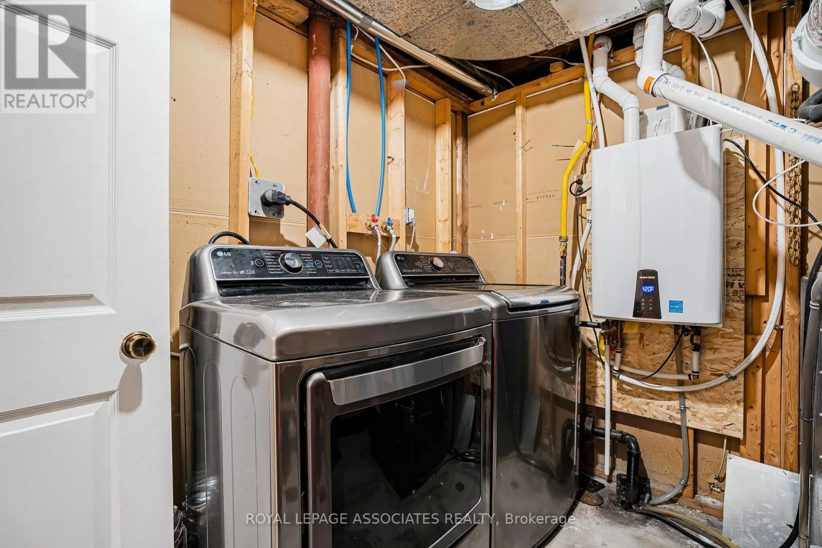 95 CARISBROOKE SQUARE