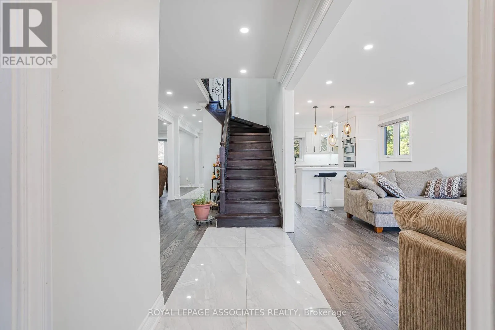 95 CARISBROOKE SQUARE