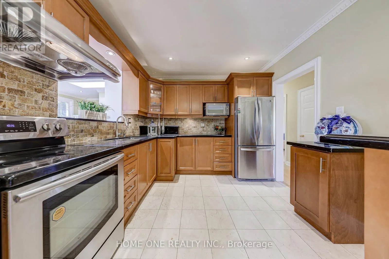 12 LAURALYNN CRESCENT