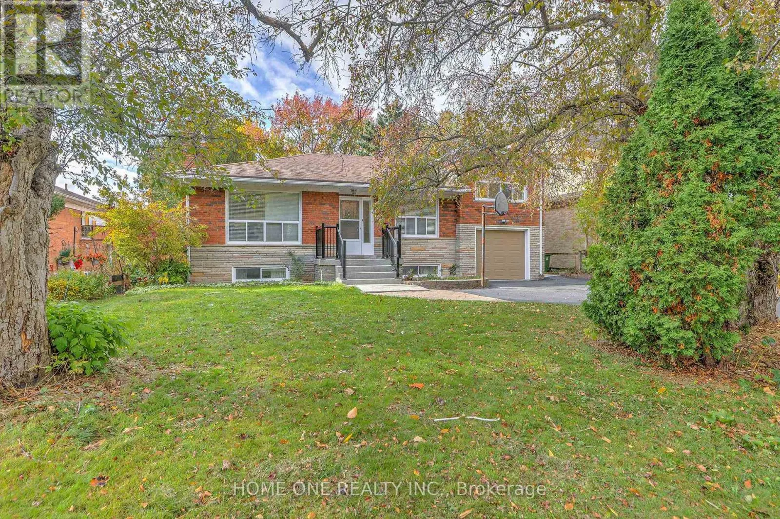 12 LAURALYNN CRESCENT