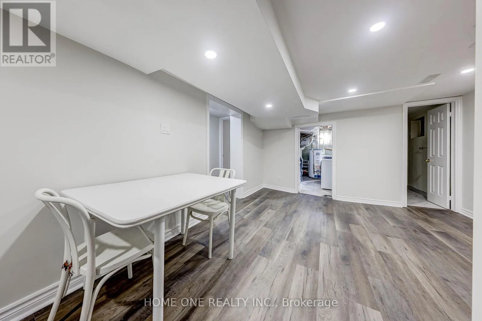 12 LAURALYNN CRESCENT