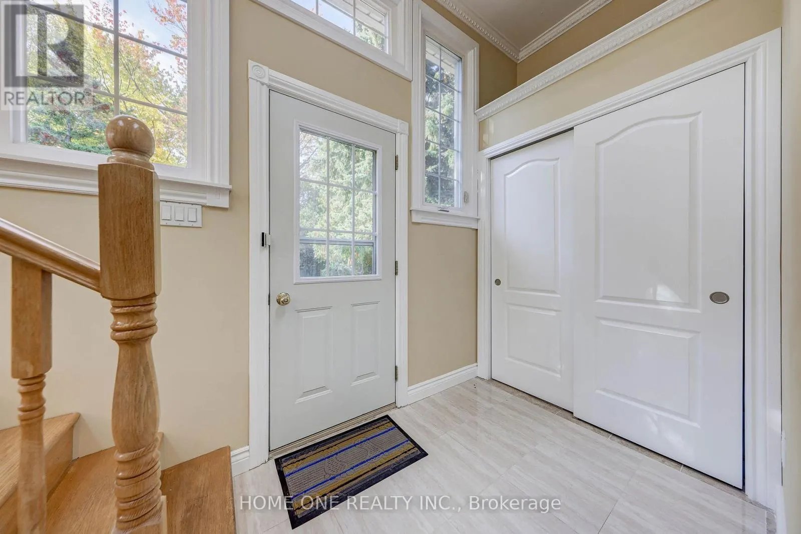 12 LAURALYNN CRESCENT