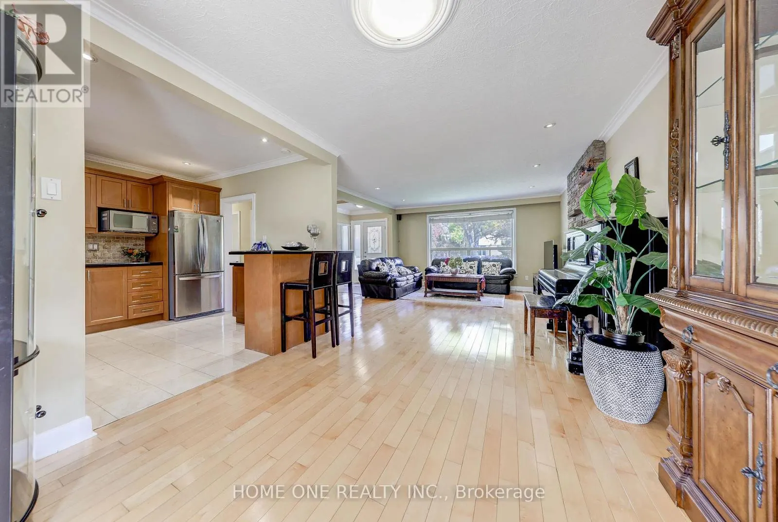 12 LAURALYNN CRESCENT