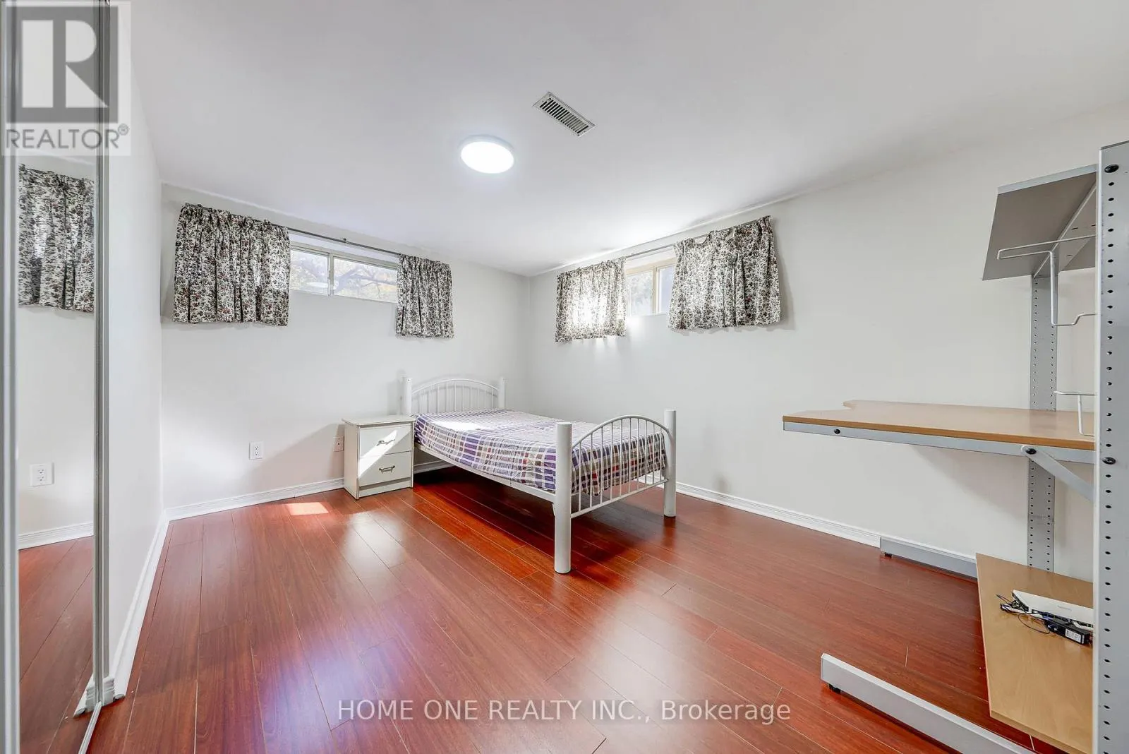 12 LAURALYNN CRESCENT