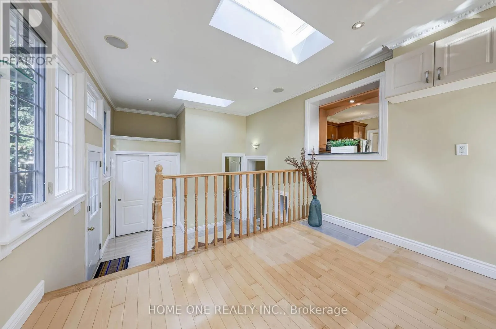 12 LAURALYNN CRESCENT