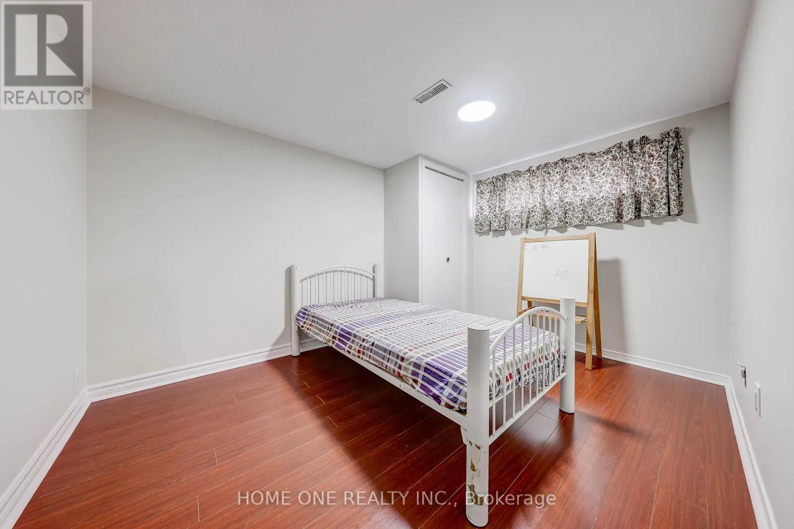 12 LAURALYNN CRESCENT