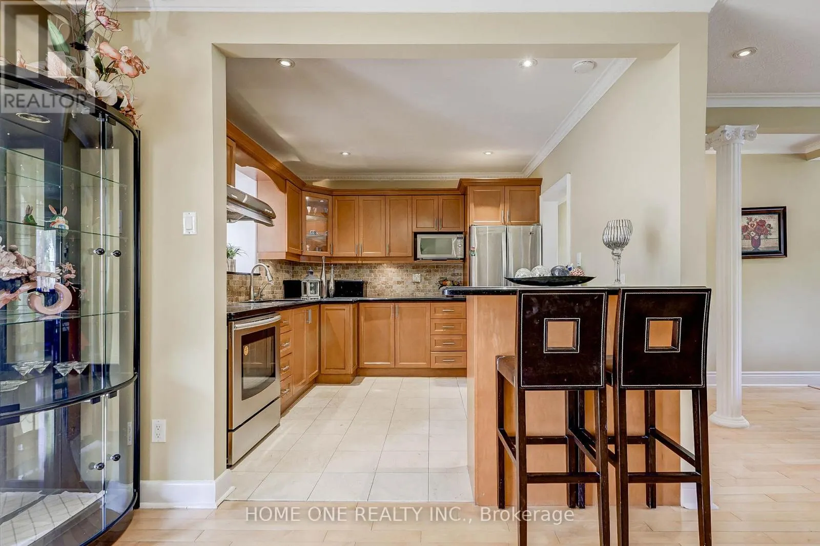 12 LAURALYNN CRESCENT