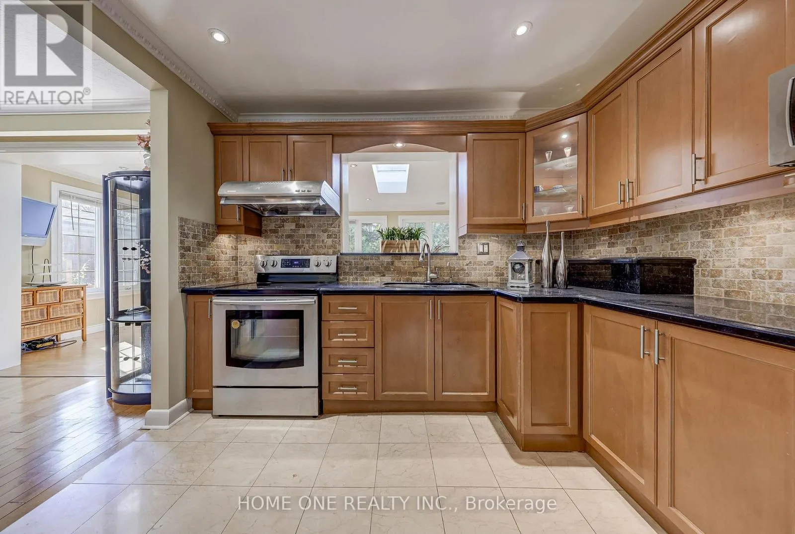 12 LAURALYNN CRESCENT