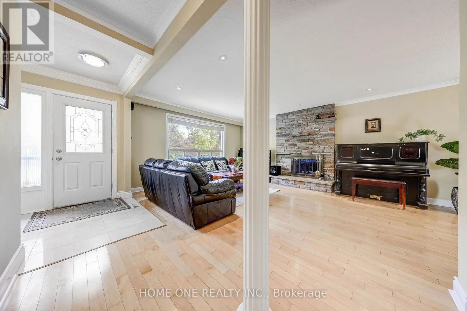 12 LAURALYNN CRESCENT