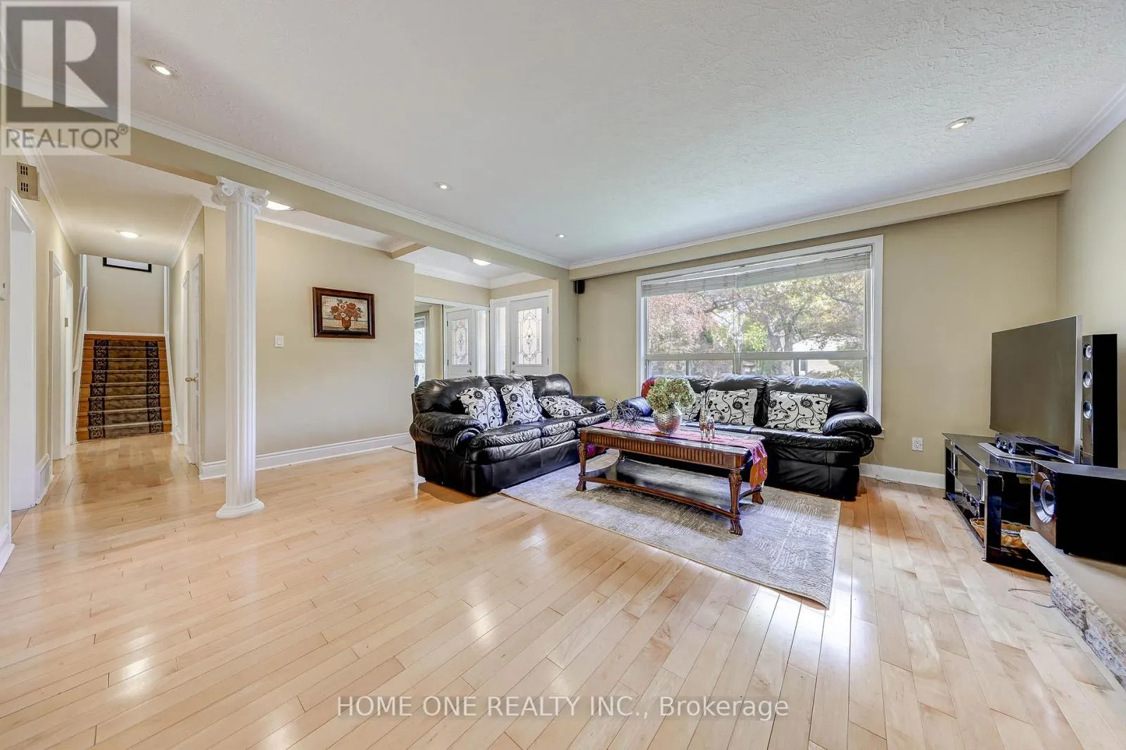 12 LAURALYNN CRESCENT