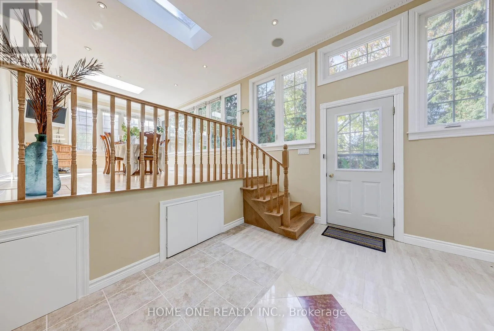 12 LAURALYNN CRESCENT