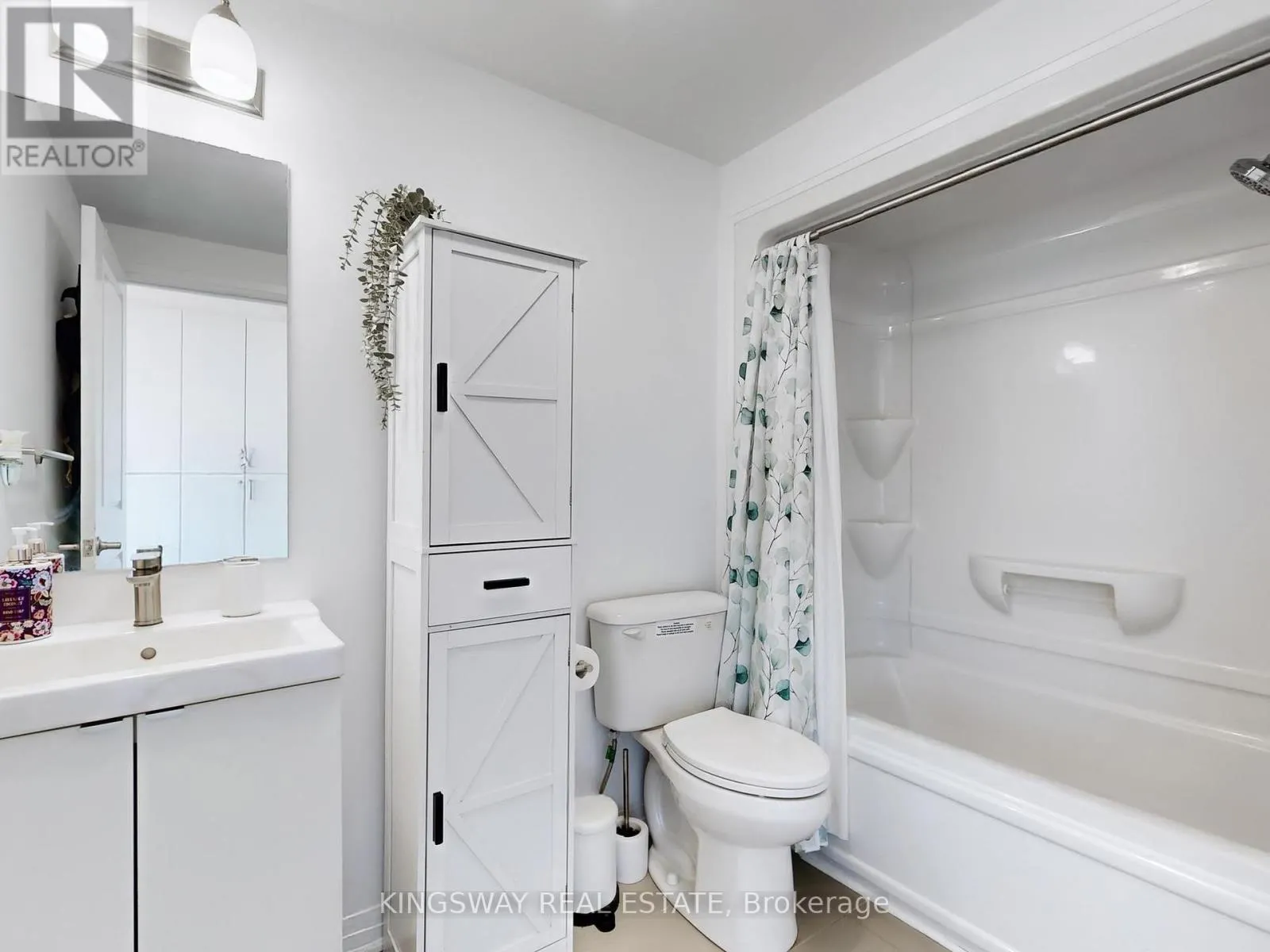 631 - 1900 SIMCOE STREET N