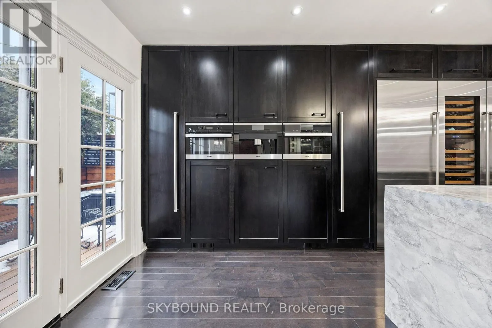 20 FAIRVIEW BOULEVARD