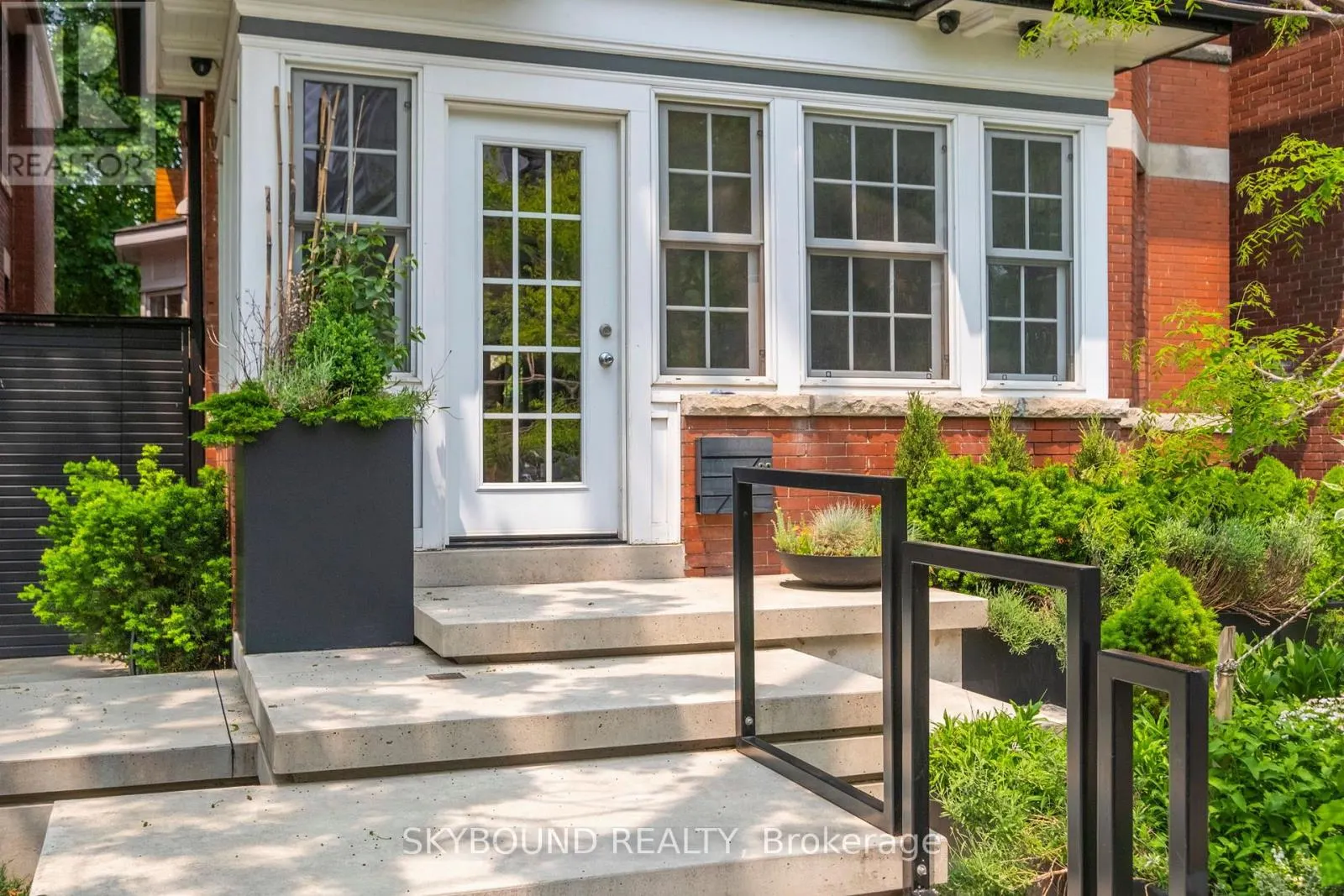 20 FAIRVIEW BOULEVARD