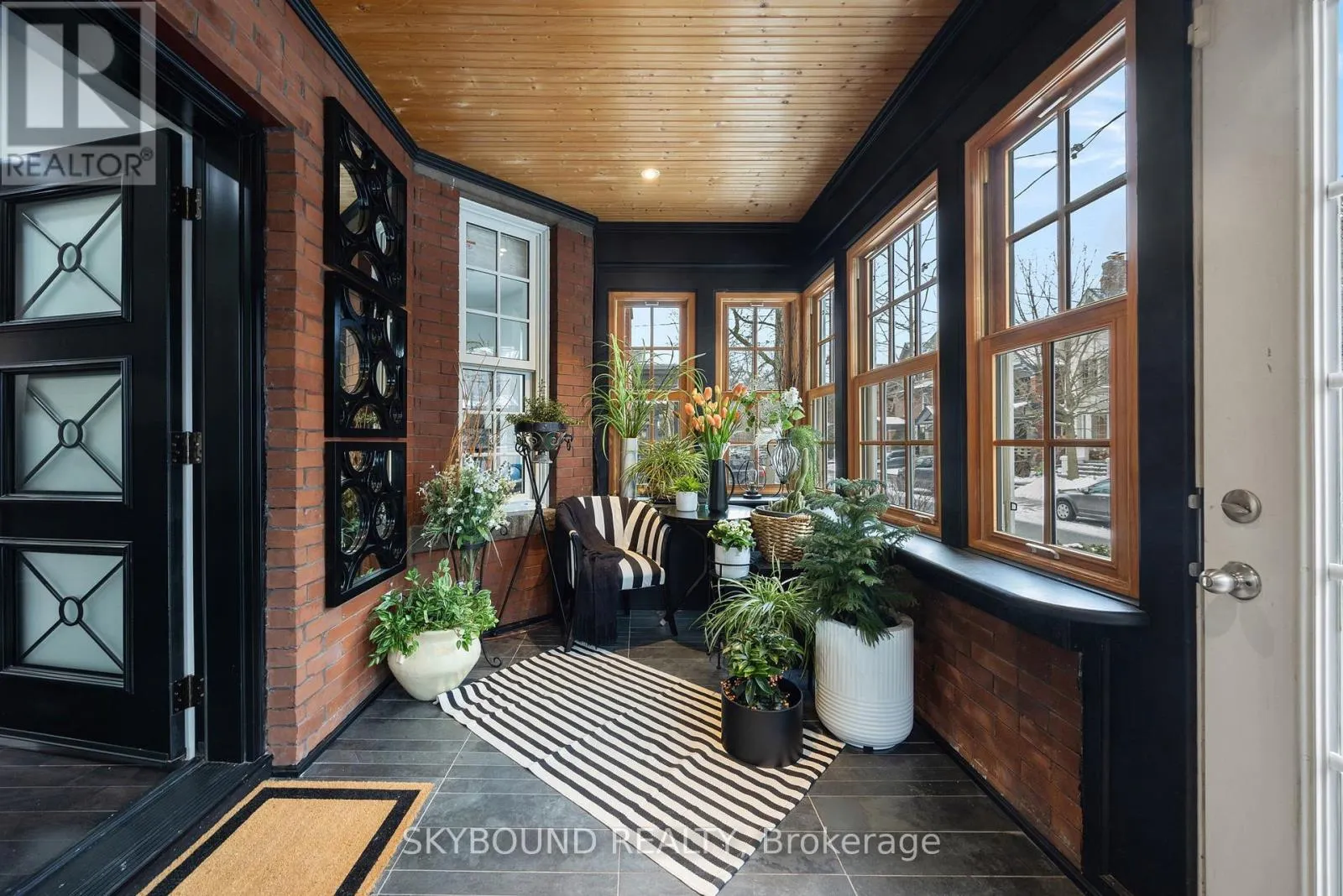 20 FAIRVIEW BOULEVARD