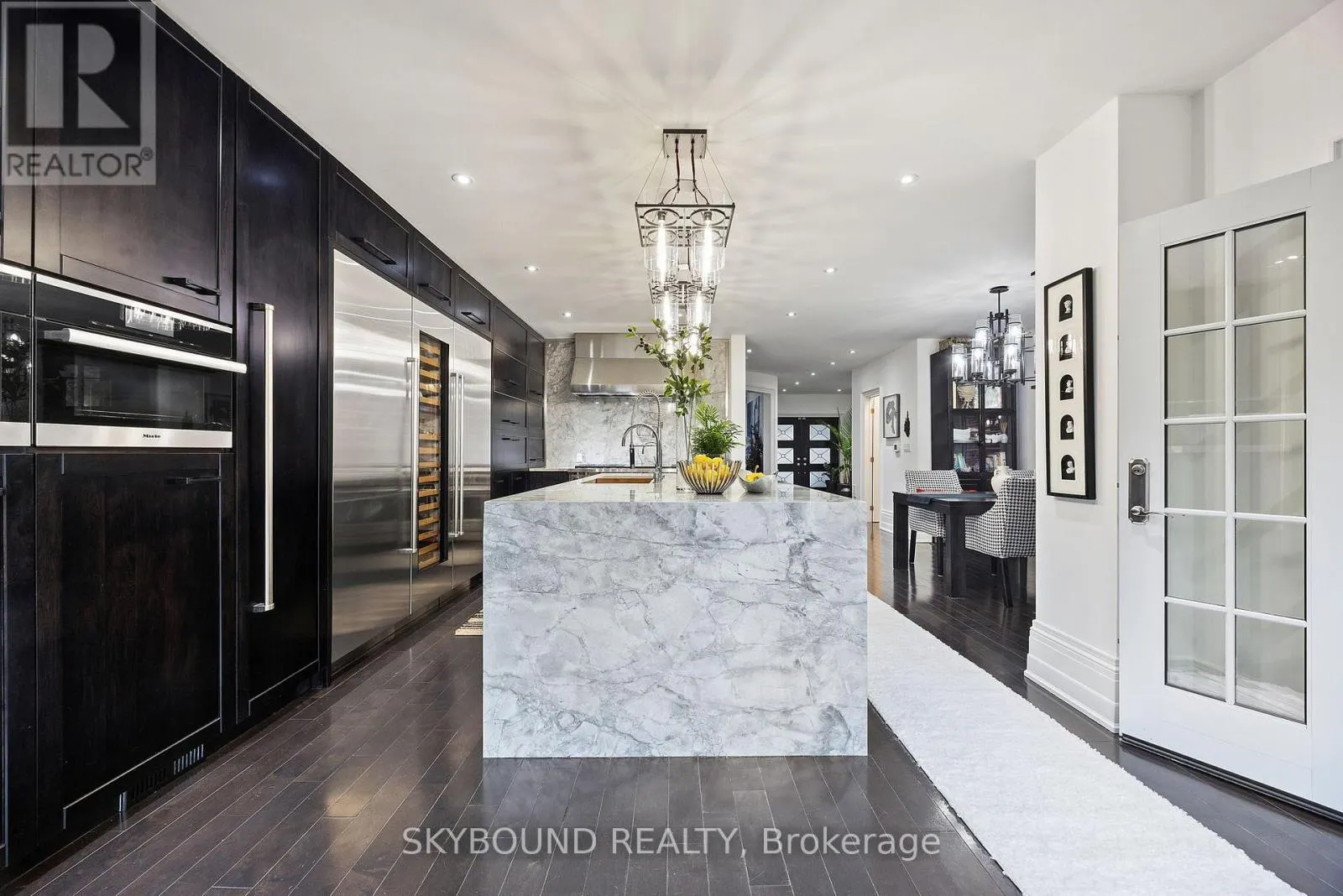 20 FAIRVIEW BOULEVARD