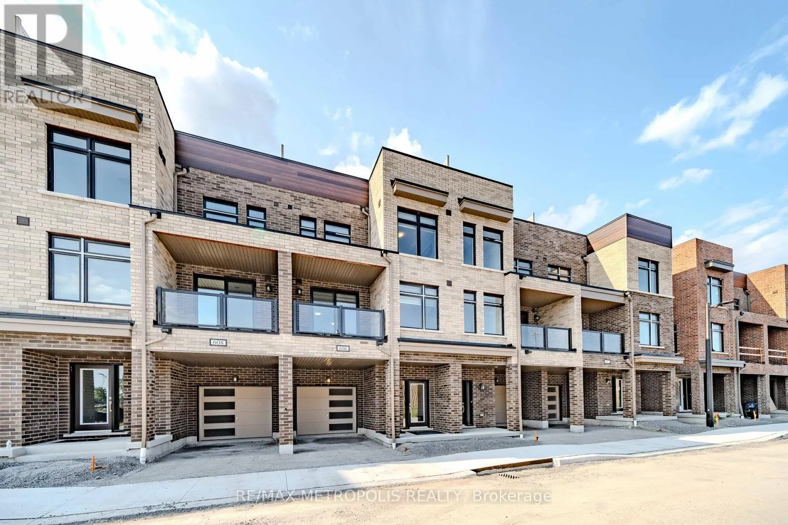 606 - 1865 PICKERING PARKWAY