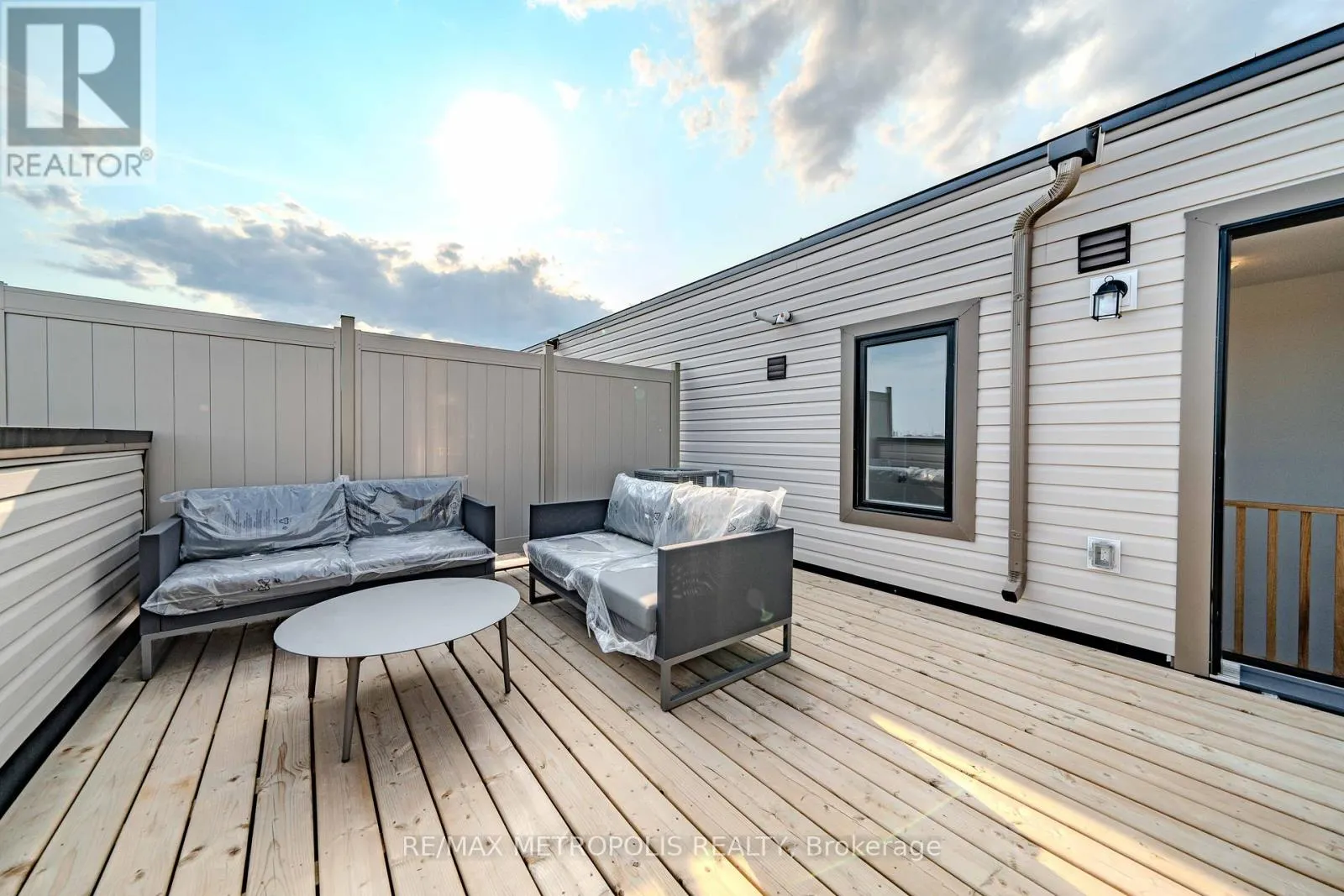 606 - 1865 PICKERING PARKWAY