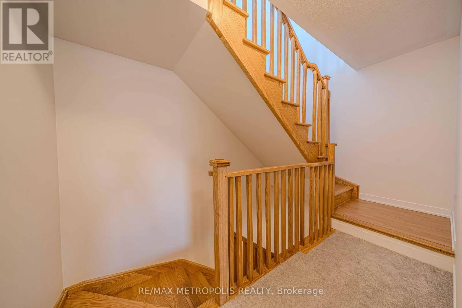 606 - 1865 PICKERING PARKWAY