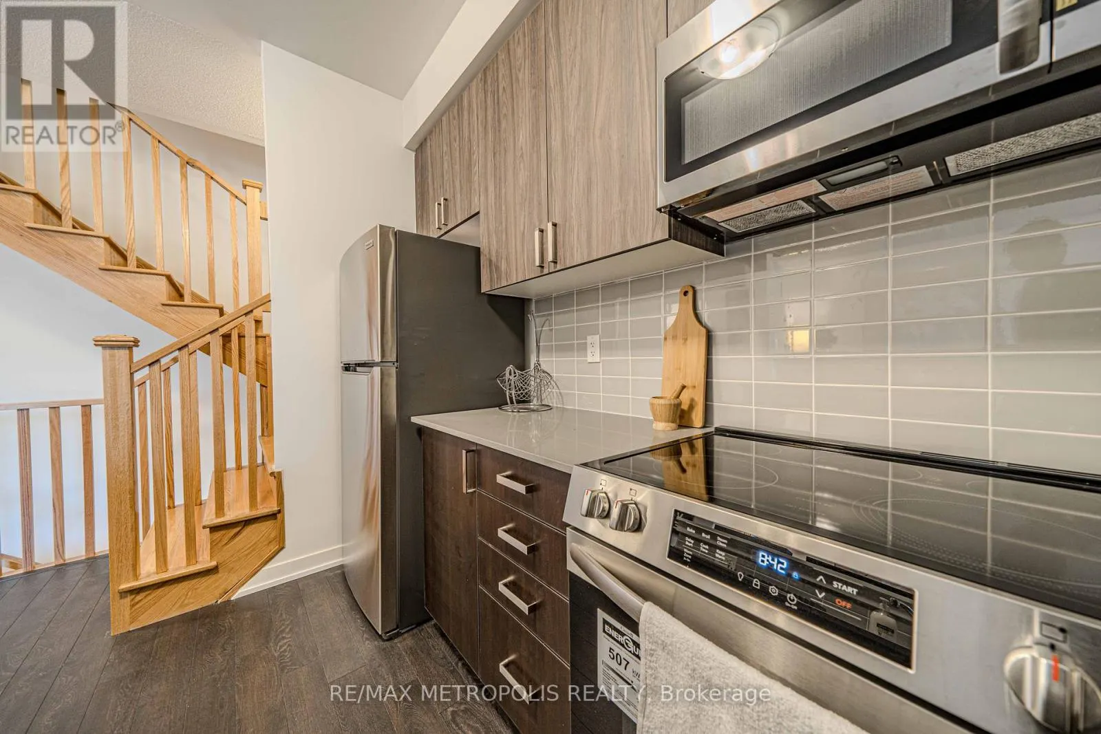 606 - 1865 PICKERING PARKWAY