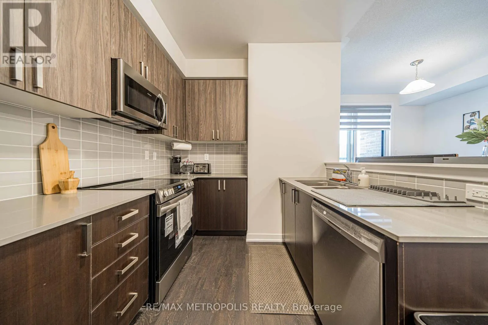 606 - 1865 PICKERING PARKWAY