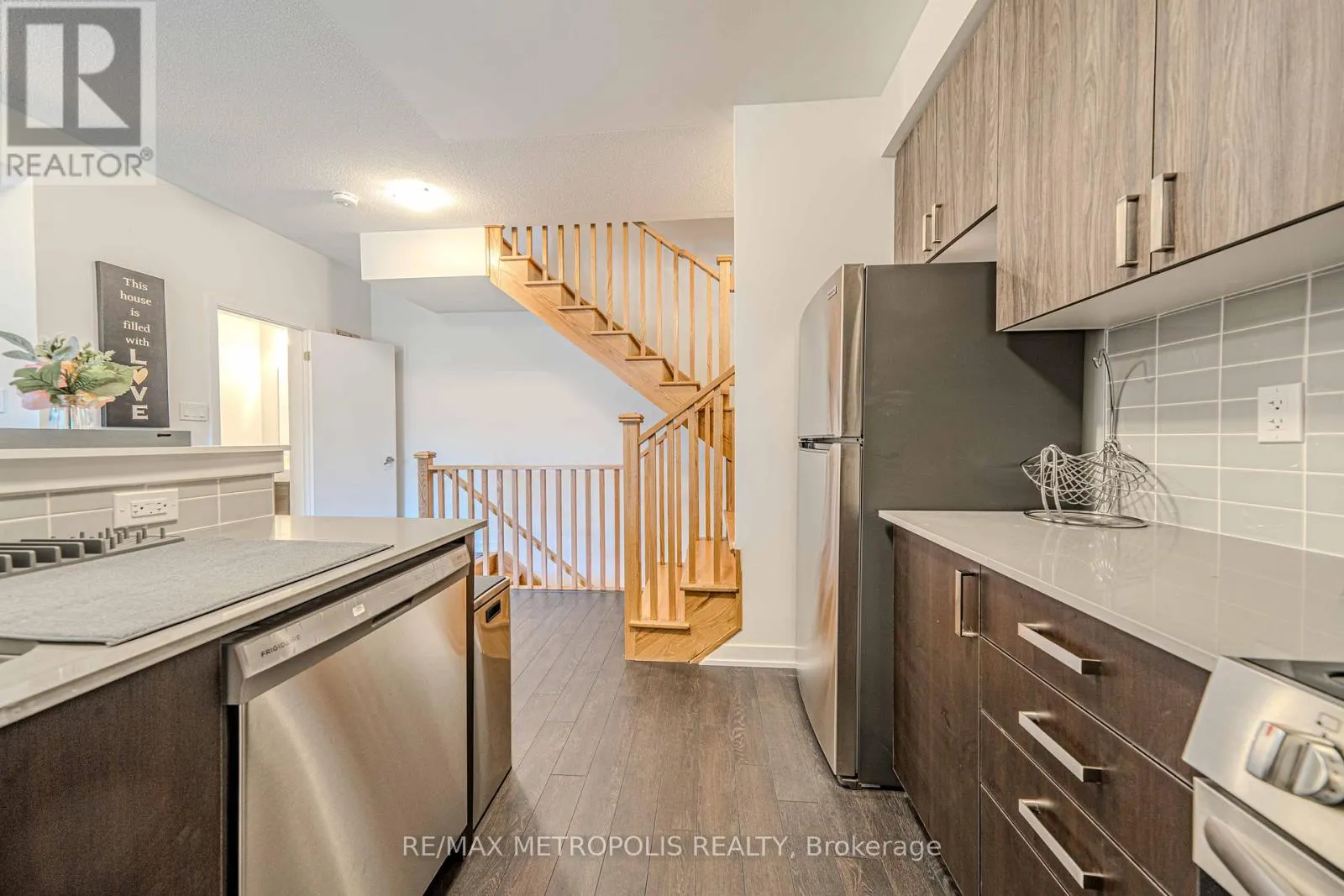 606 - 1865 PICKERING PARKWAY