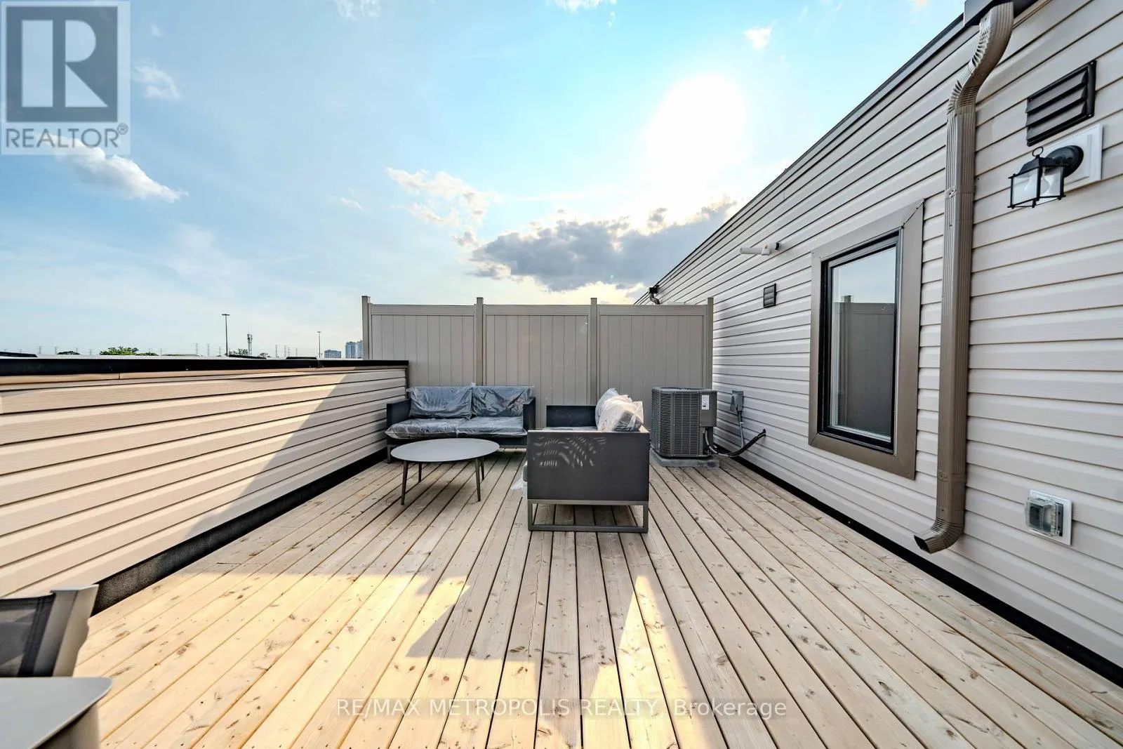 606 - 1865 PICKERING PARKWAY