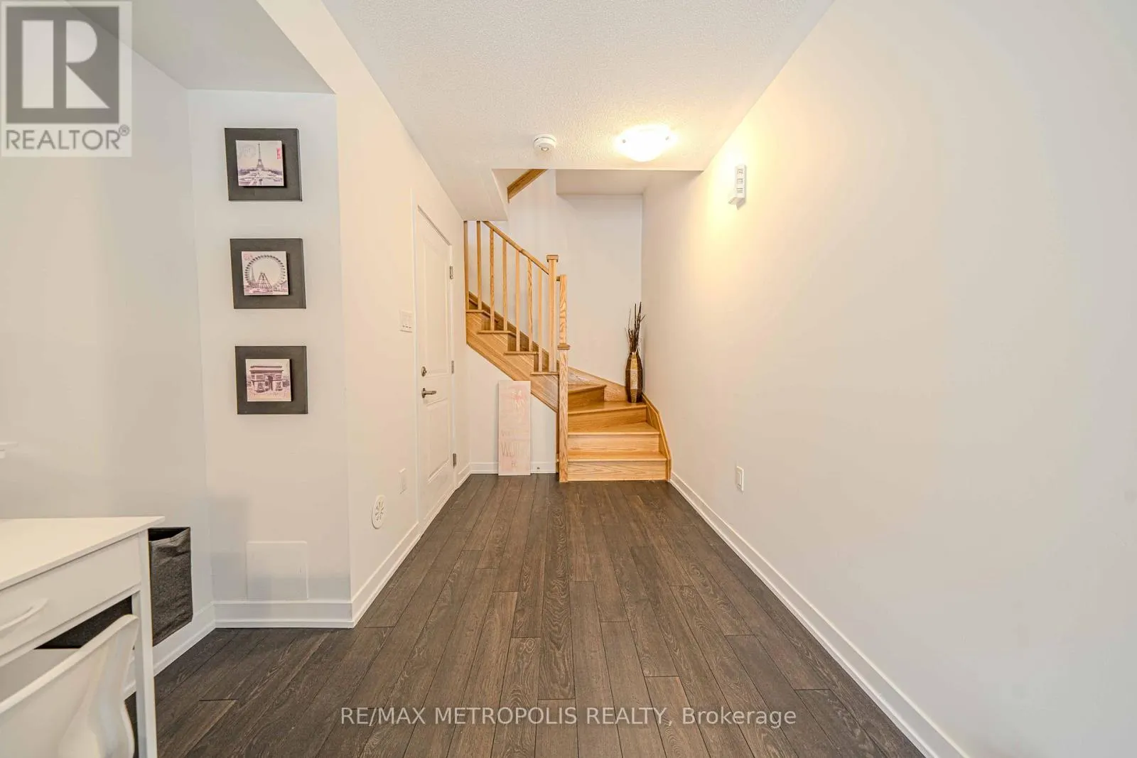 606 - 1865 PICKERING PARKWAY