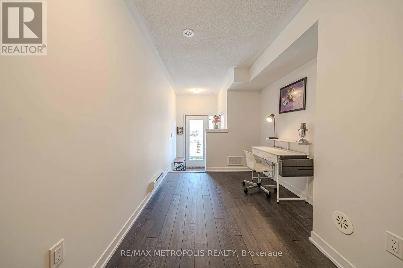 606 - 1865 PICKERING PARKWAY