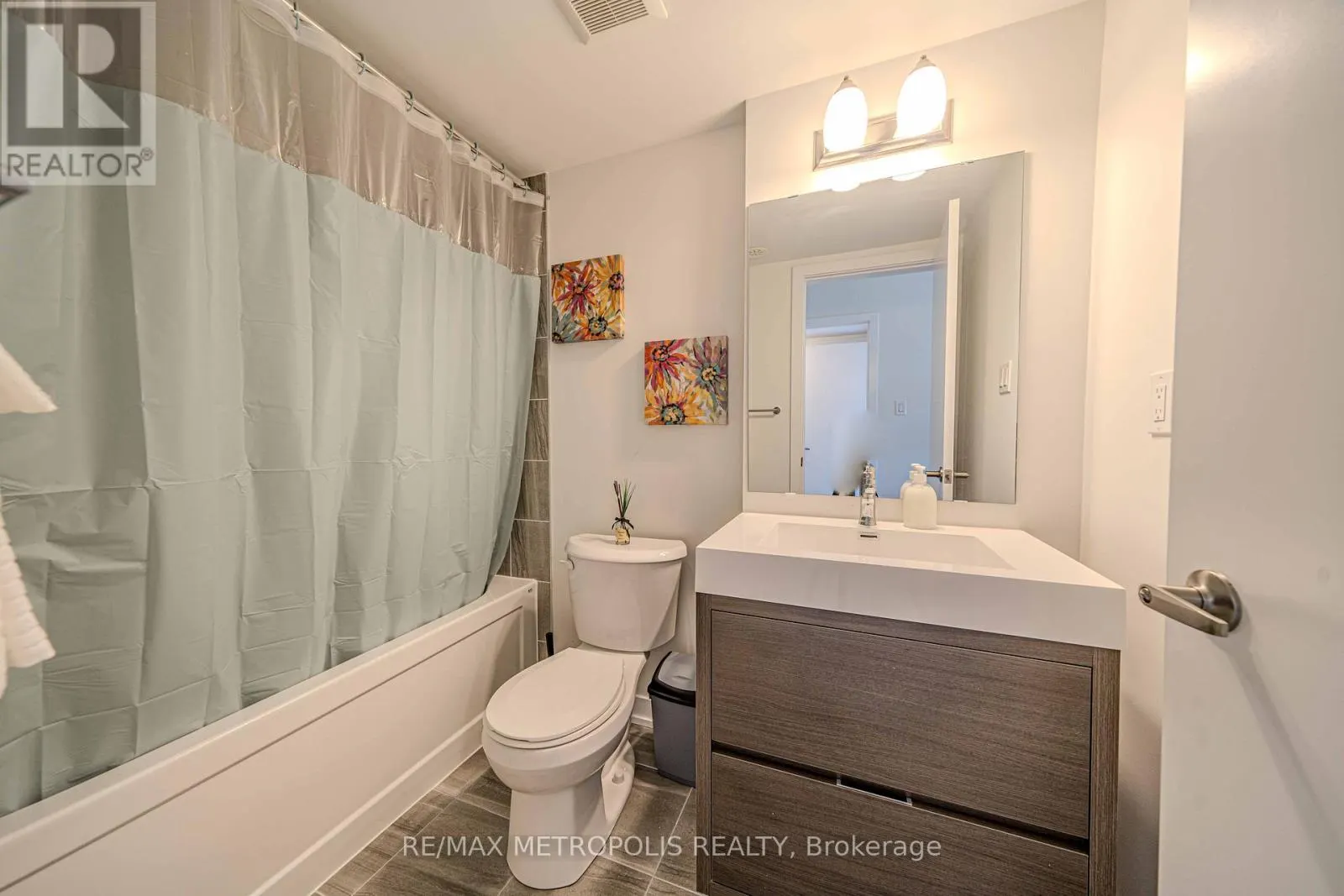 606 - 1865 PICKERING PARKWAY