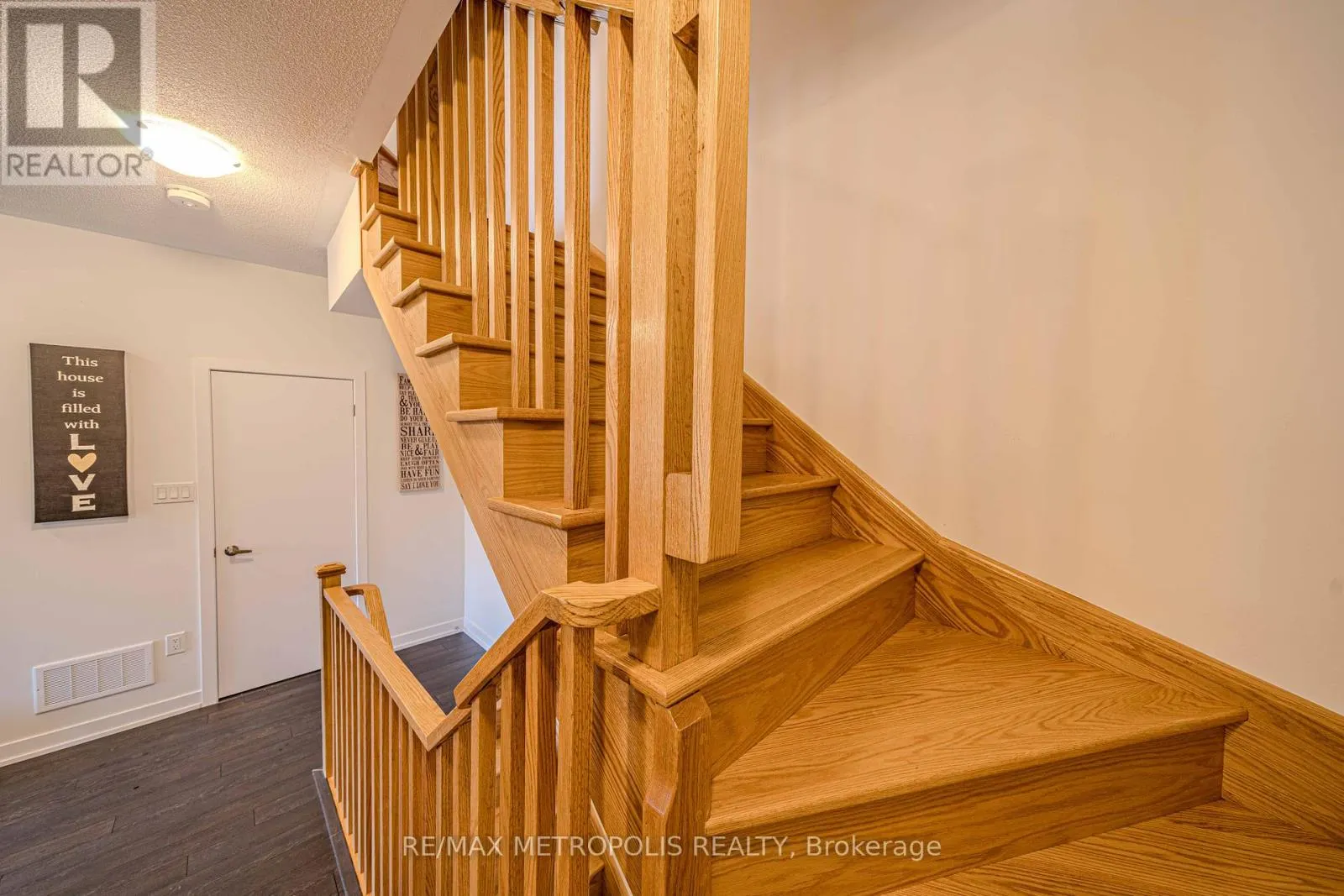 606 - 1865 PICKERING PARKWAY