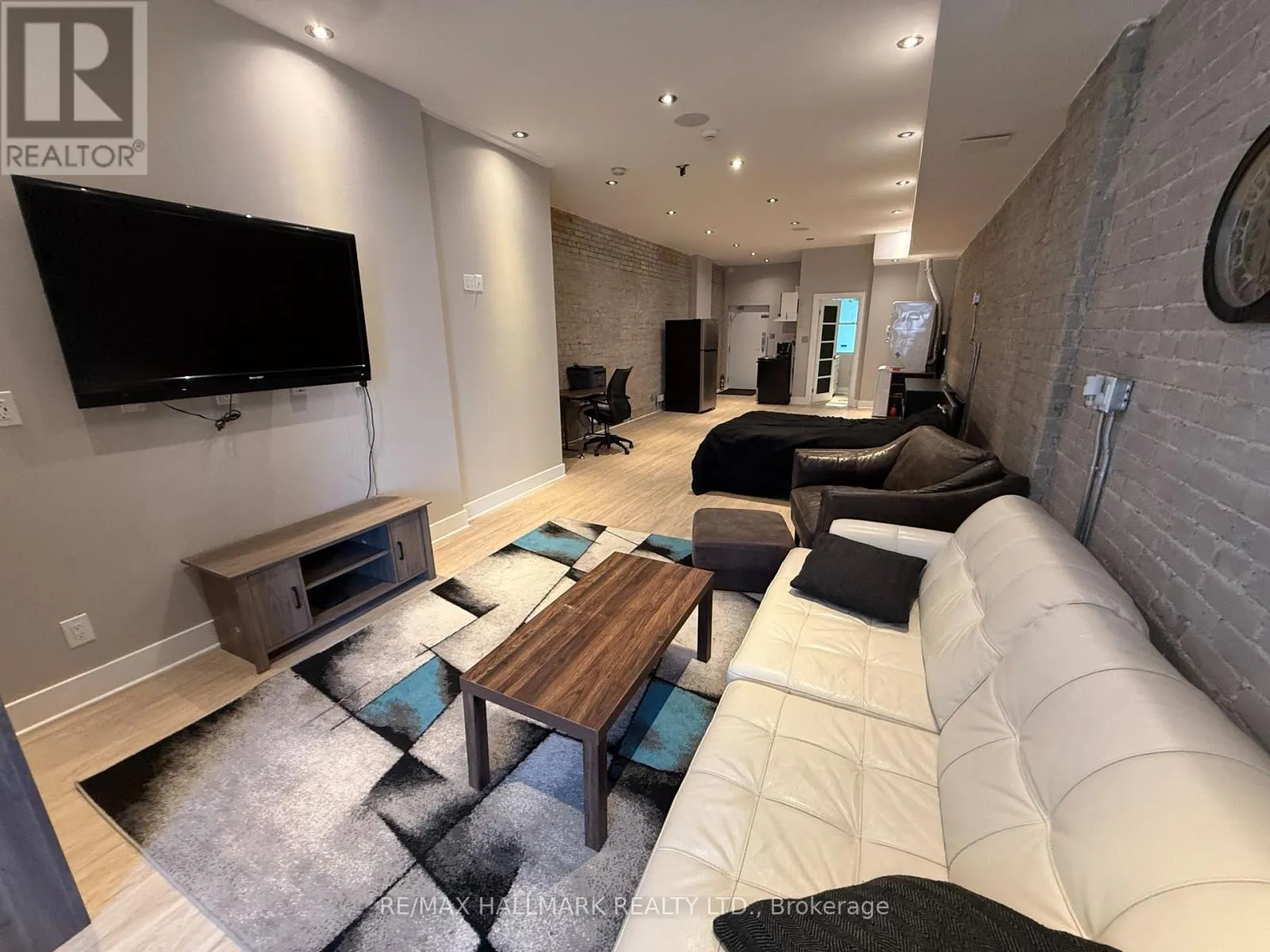 1926 GERRARD STREET E