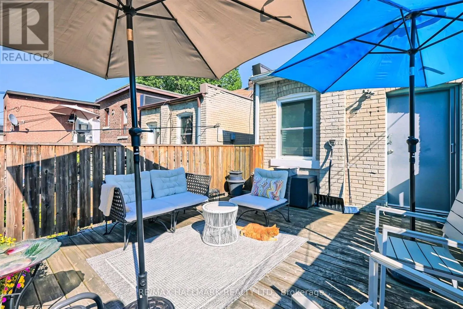 1926 GERRARD STREET E