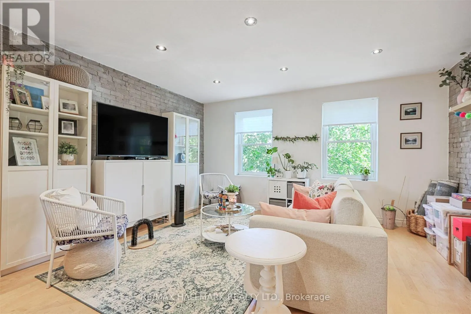 1926 GERRARD STREET E