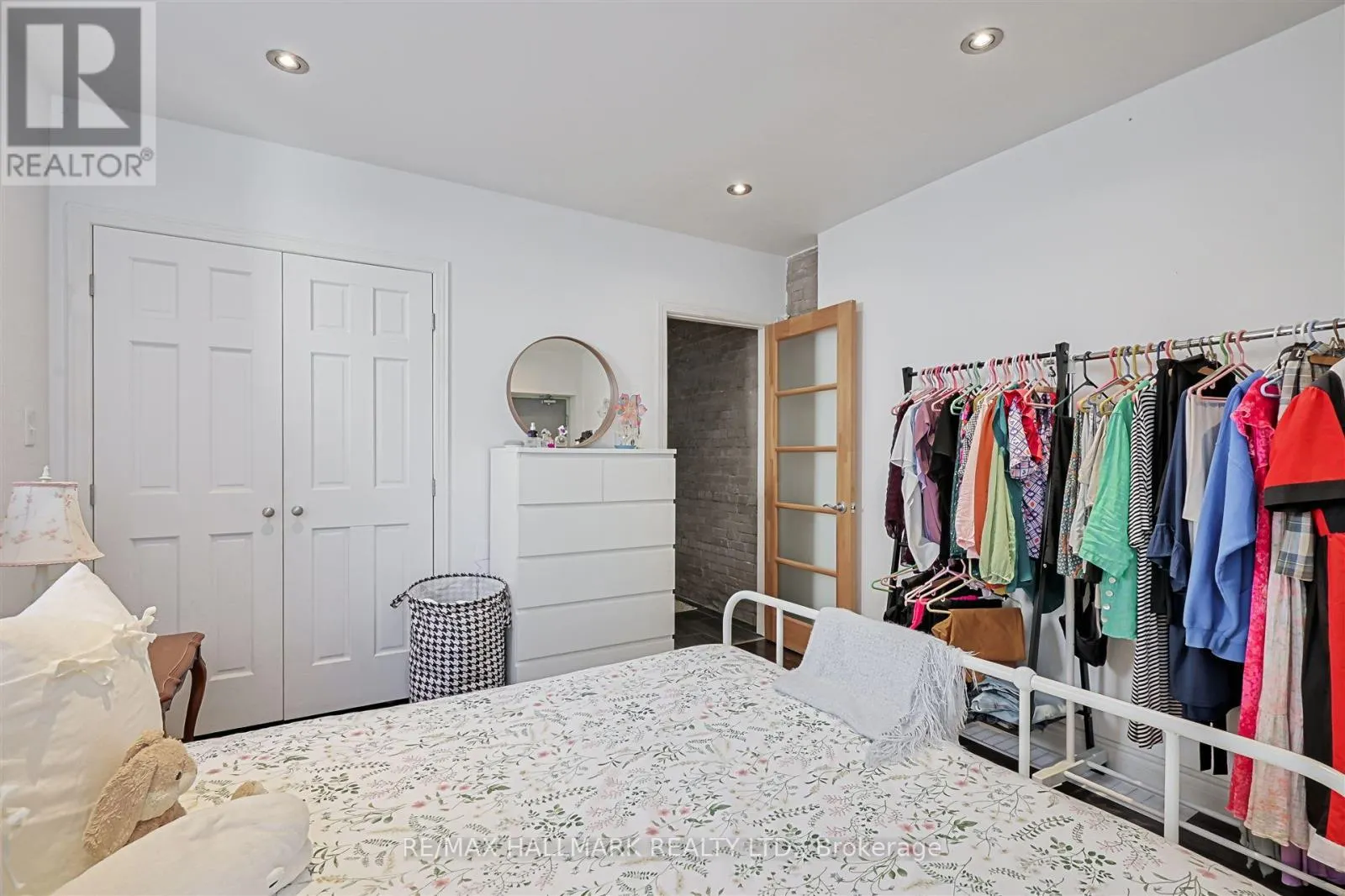 1926 GERRARD STREET E