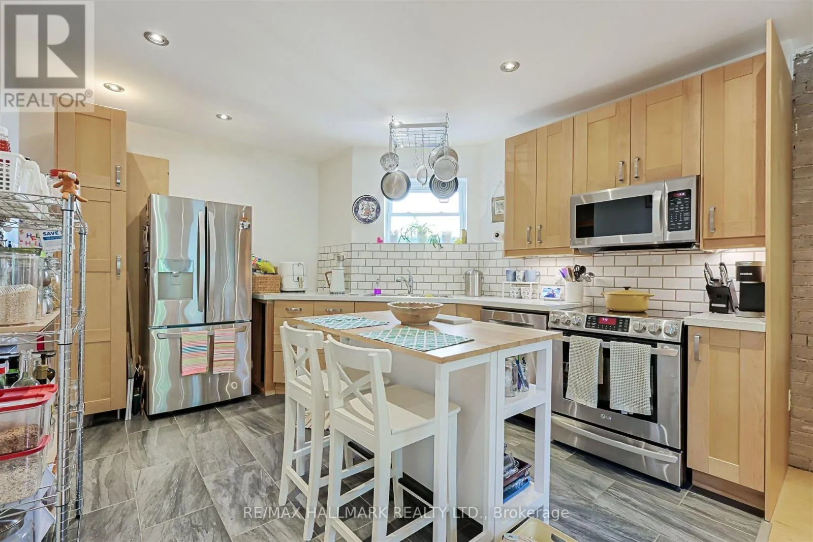 1926 GERRARD STREET E