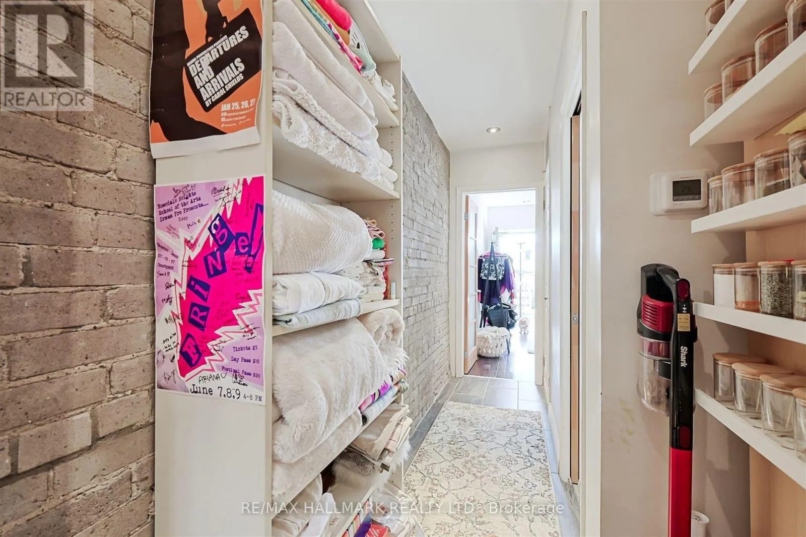 1926 GERRARD STREET E