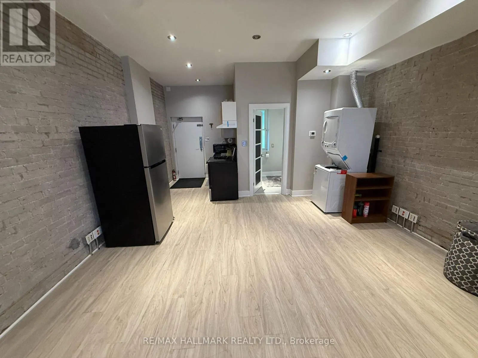 1926 GERRARD STREET E