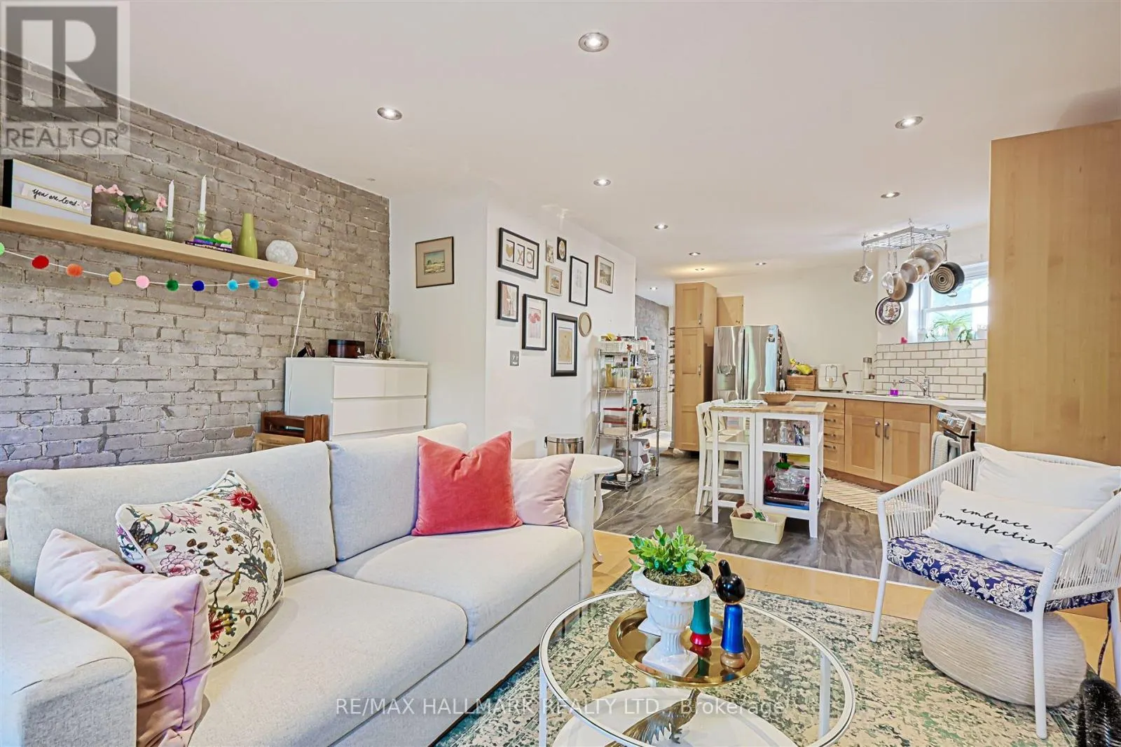 1926 GERRARD STREET E